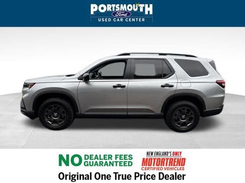 Used 2025 Honda Pilot TrailSport image 2