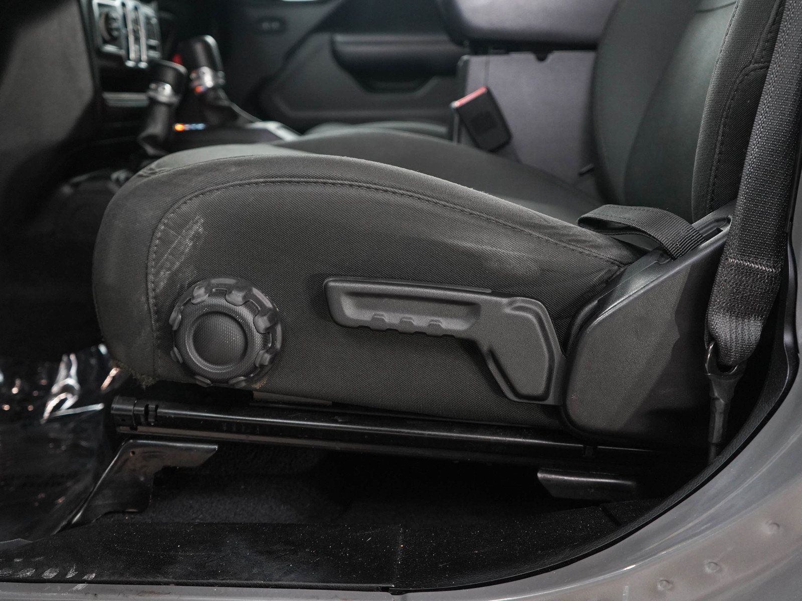 Used 2018 Jeep Wrangler Unlimited Sport S AWD/4WD image 28