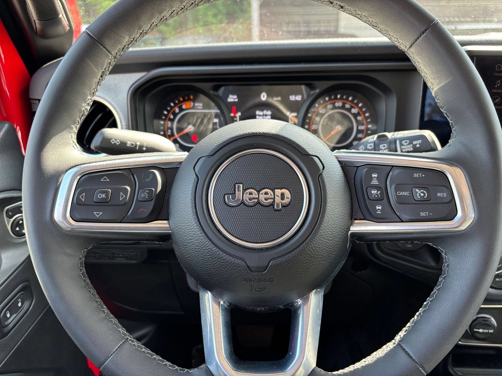 Used 2025 Jeep Wrangler Unlimited Sahara AWD/4WD image 26