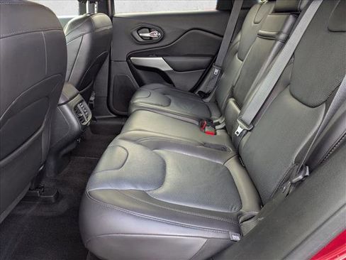 Used 2016 Jeep Cherokee Overland w/ Technology Group image 17