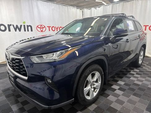 Used 2020 Toyota Highlander LE AWD/4WD image 3