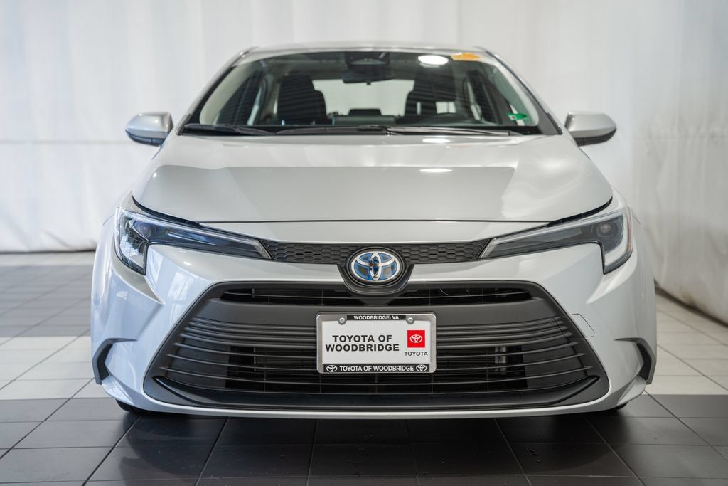 Used 2025 Toyota Corolla LE w/ LE Premium Package FWD image 2