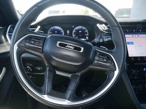 Used 2024 Jeep Grand Cherokee Limited w/ Luxury Tech Group II AWD/4WD image 38