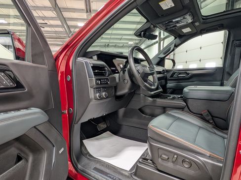 Used 2025 GMC Yukon XL AT4 w/ AT4 Premium Package image 14