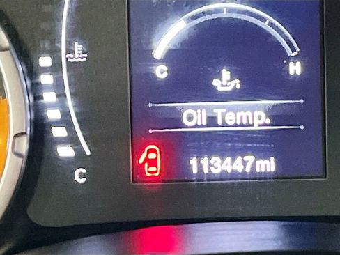 Used 2018 Jeep Renegade Latitude w/ Cold Weather Group image 12