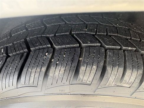 Used 2019 Chevrolet Equinox LT image 6