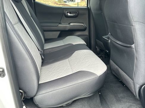 Used 2022 Toyota Tacoma TRD Off-Road image 12