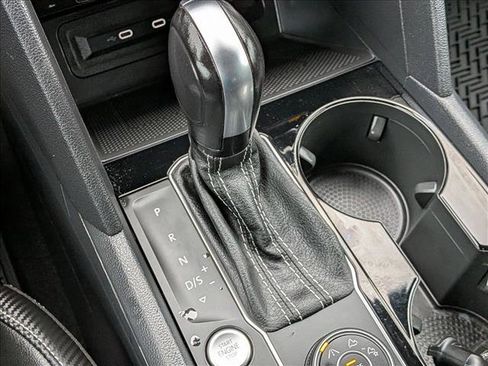 Used 2022 Volkswagen Atlas Cross Sport SE image 12