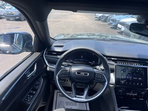 Used 2023 Jeep Grand Cherokee L Laredo AWD/4WD image 18