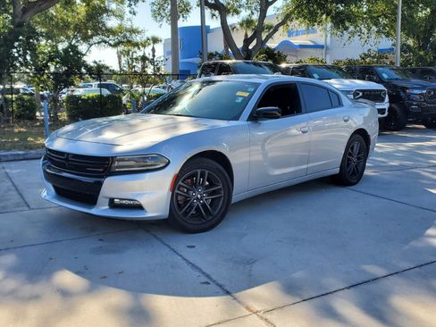Used 2019 Dodge Charger SXT w/ Blacktop Package image 1