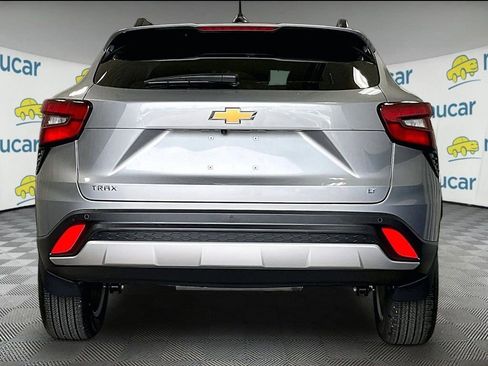 Used 2025 Chevrolet Trax LT w/ Driver Confidence Package FWD image 5