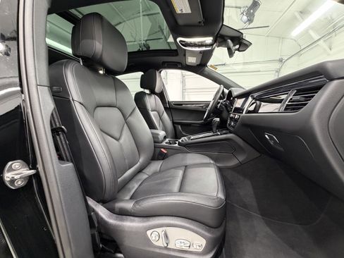 Certified 2025 Porsche Macan image 23