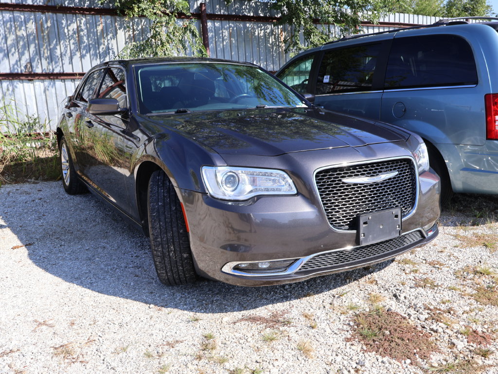 Used 2019 Chrysler 300 Touring w/ Driver Convenience Group RWD image 11