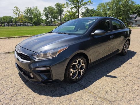 Used 2019 Kia Forte LXS FWD image 2