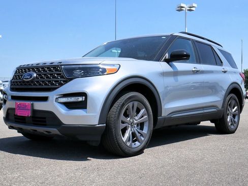 Used 2023 Ford Explorer XLT w/ Equipment Group 202A AWD/4WD image 1
