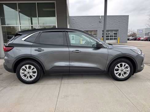 Certified 2023 Ford Escape Active w/ Cold Weather Package image 9