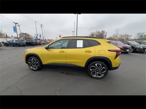 Certified 2024 Chevrolet Trax RS w/ Sunroof Package image 5