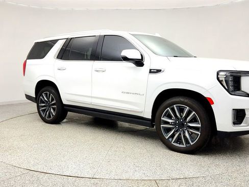 Used 2022 GMC Yukon Denali w/ Advanced Technology Package image 3