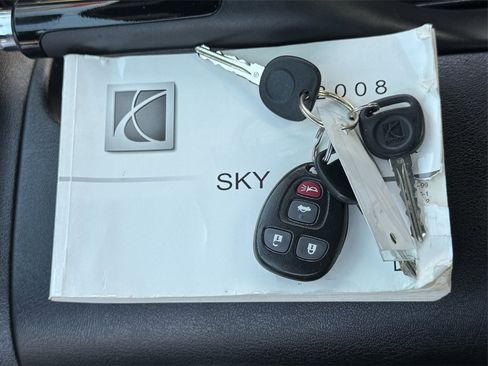 Used 2008 Saturn Sky w/ Weekend Getaway Package image 30