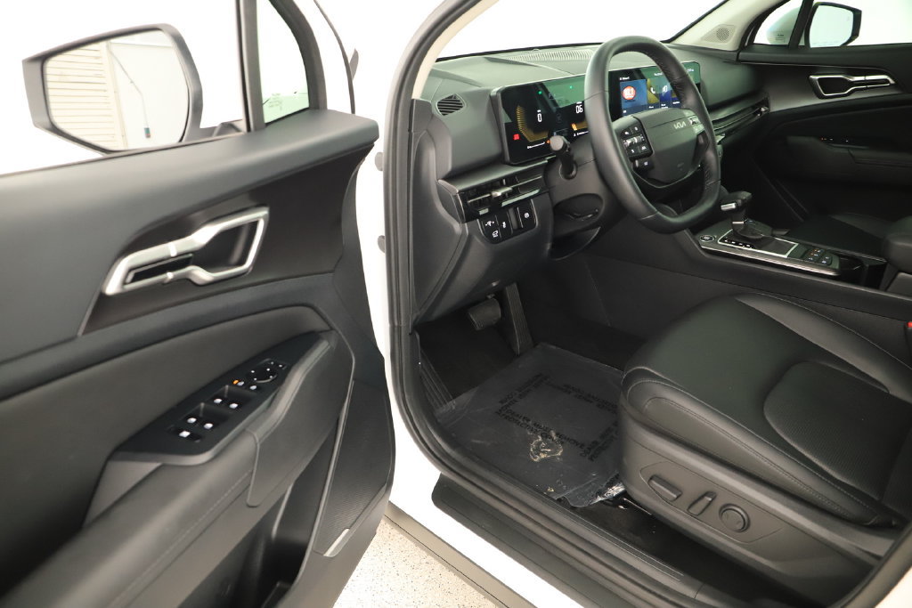 Used 2026 Kia Sportage EX FWD image 14