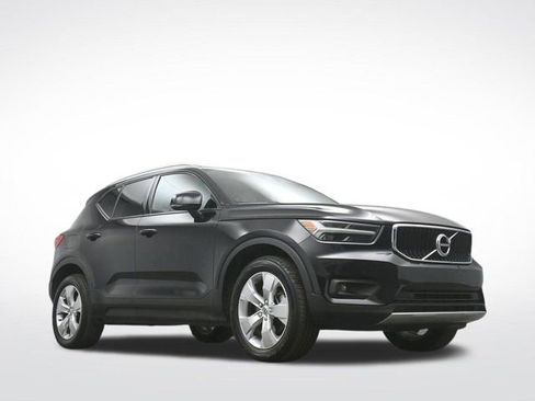 Used 2022 Volvo XC40 T5 Momentum image 43