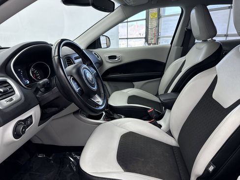 Used 2019 Jeep Compass Latitude w/ Popular Equipment Group image 11