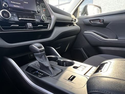 Used 2021 Toyota Highlander LE image 65