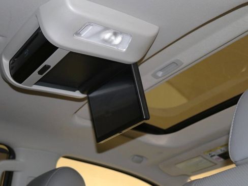 Used 2020 Toyota Sequoia Platinum image 59