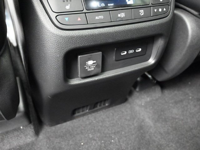 Used 2025 Honda Pilot Black Edition image 34