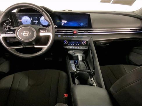 Used 2025 Hyundai Elantra SEL FWD image 18