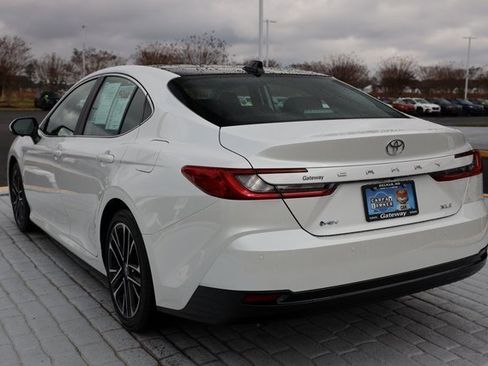 Used 2025 Toyota Camry XLE image 3