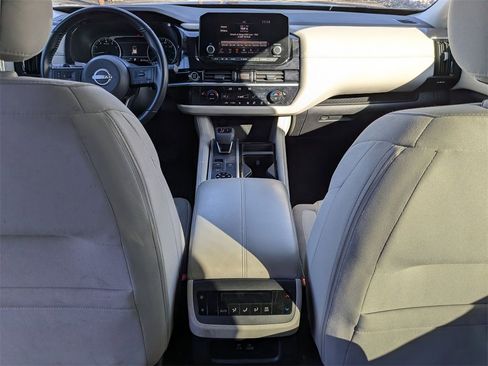 Used 2024 Nissan Pathfinder SV image 31