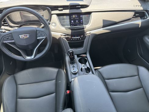 New 2025 Cadillac XT6 Luxury image 15