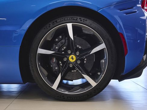 Used 2023 Ferrari SF90 Spider image 12