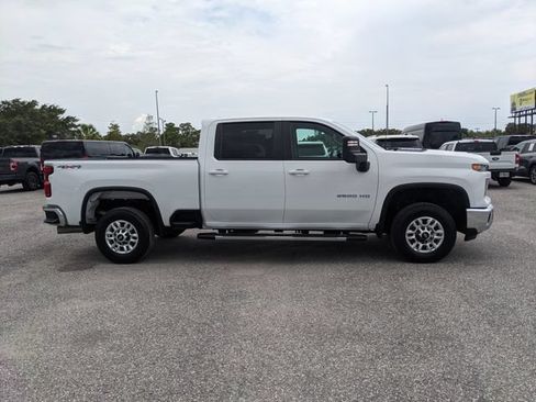 Used 2025 Chevrolet Silverado 2500 LT w/ Convenience Package AWD/4WD image 3