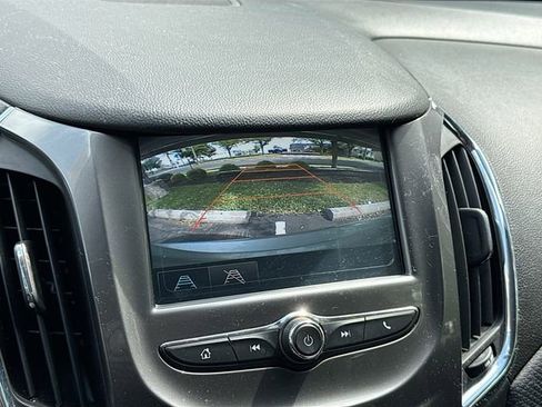 Used 2018 Chevrolet Cruze LT w/ Convenience Package FWD image 15