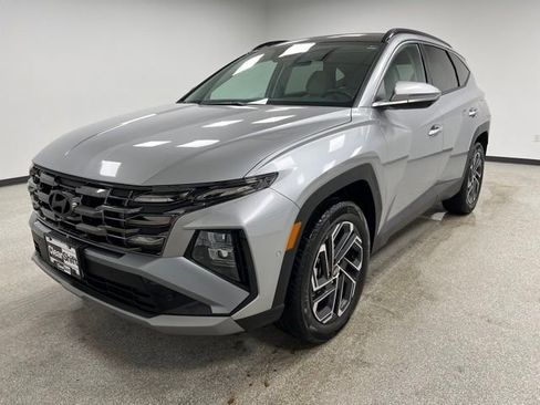 Used 2025 Hyundai Tucson Limited AWD/4WD image 4
