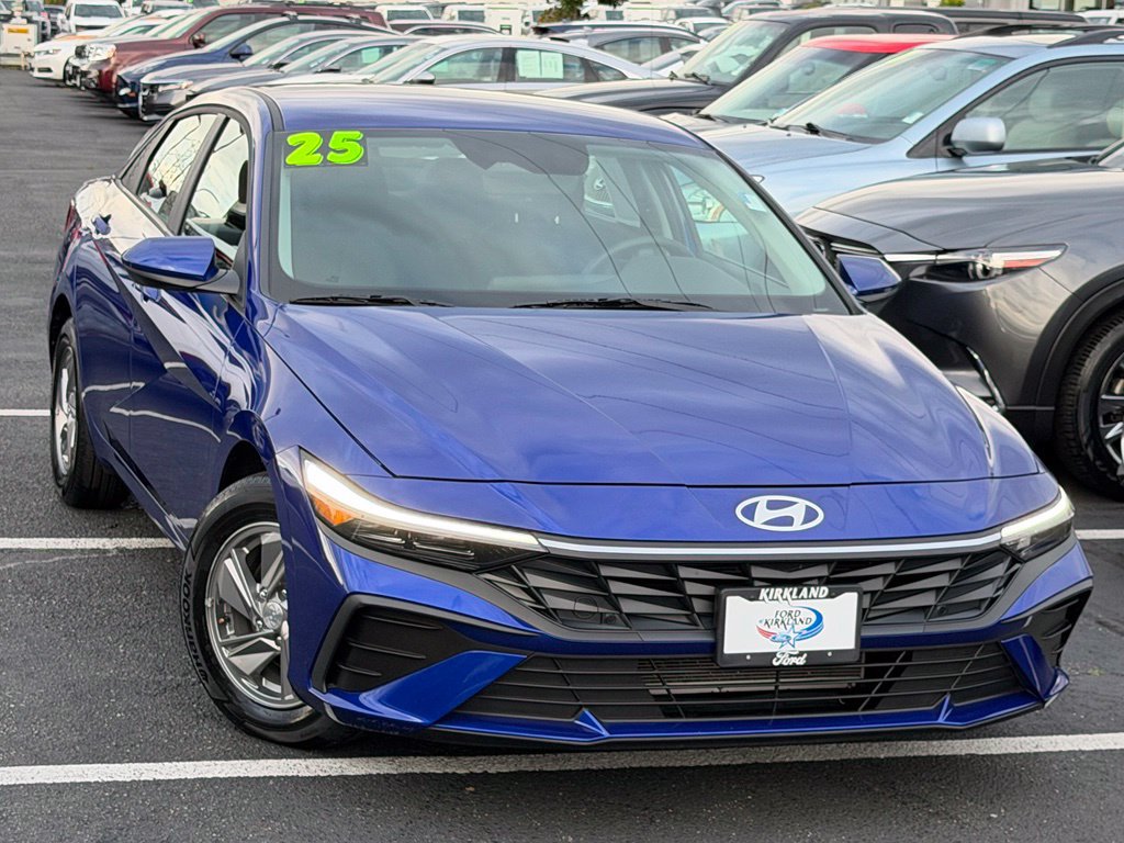 Used 2025 Hyundai Elantra SE FWD image 1