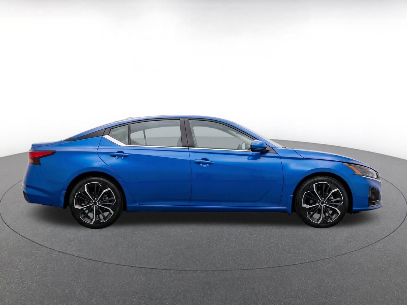 Used 2025 Nissan Altima 2.5 SR FWD image 12