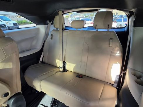 Used 2021 Toyota Sienna XLE image 19