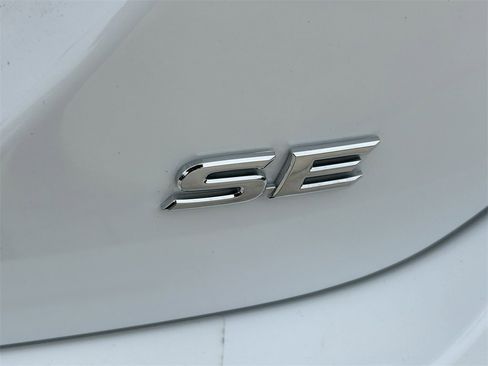 Used 2023 Toyota Camry SE image 12
