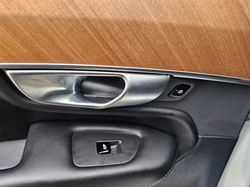 Certified 2024 Volvo XC90 B6 Plus image 15