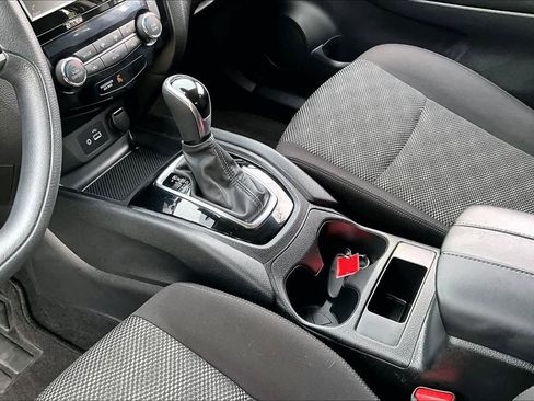 Used 2020 Nissan Rogue Sport SV image 17