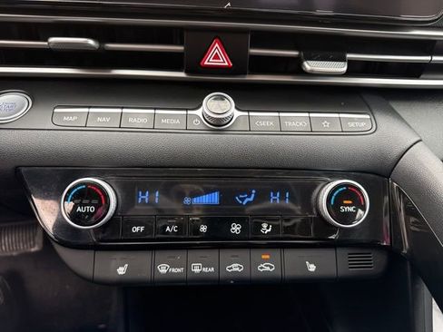 Used 2023 Hyundai Elantra SEL w/ Convenience Package image 16