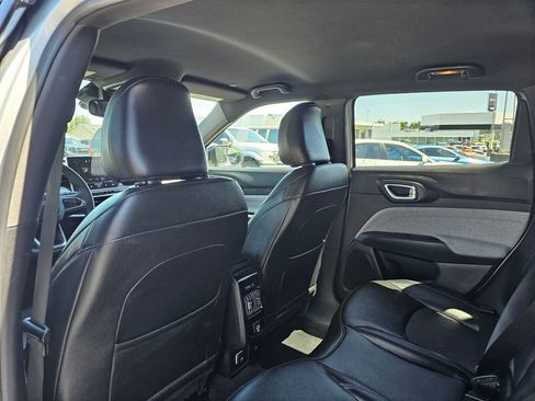 Used 2024 Jeep Compass Latitude image 17