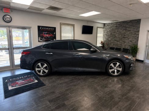 Used 2019 Kia Optima S w/ S Panoramic Sunroof Package FWD image 7