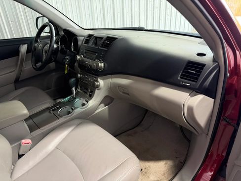 Used 2010 Toyota Highlander SE FWD image 35