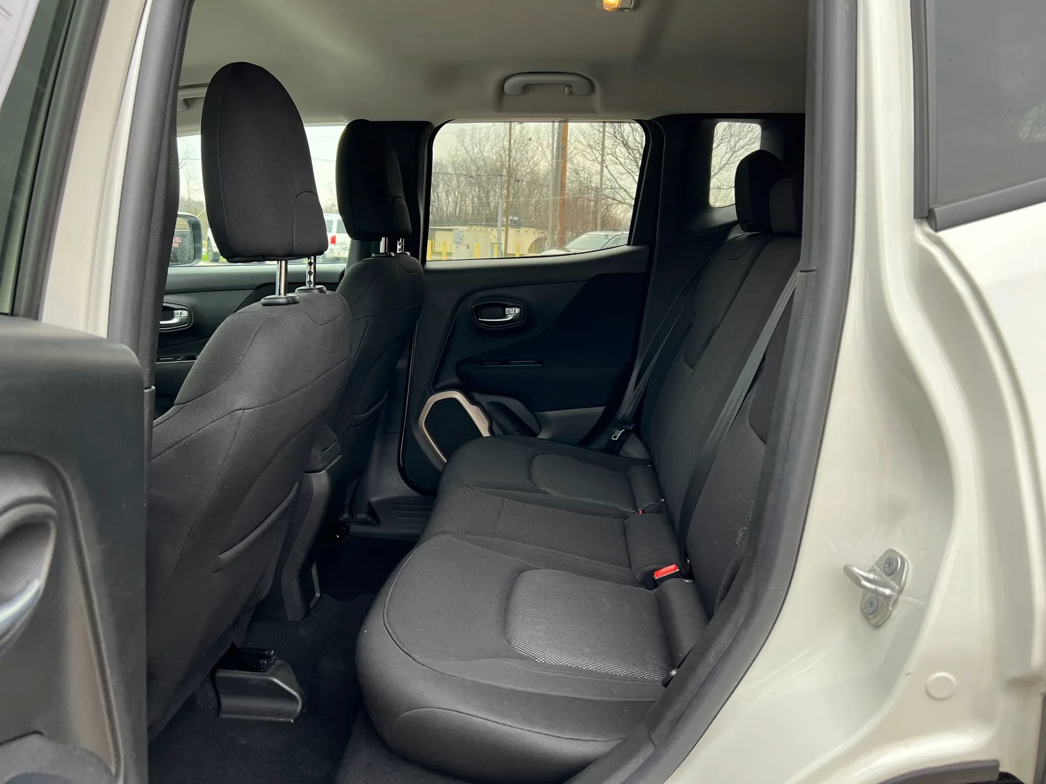 Used 2017 Jeep Renegade Latitude w/ Cold Weather Group AWD/4WD image 27