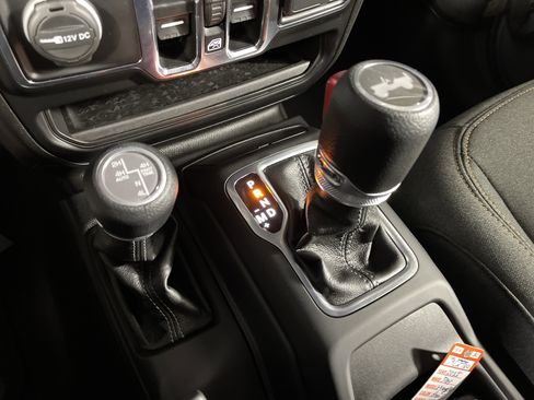 Used 2025 Jeep Wrangler Sahara w/ Safety Group image 25