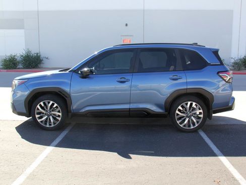 Used 2025 Subaru Forester Touring AWD/4WD image 8